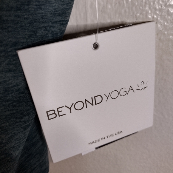 Beyond Yoga Top NWT - Picture 4 of 5